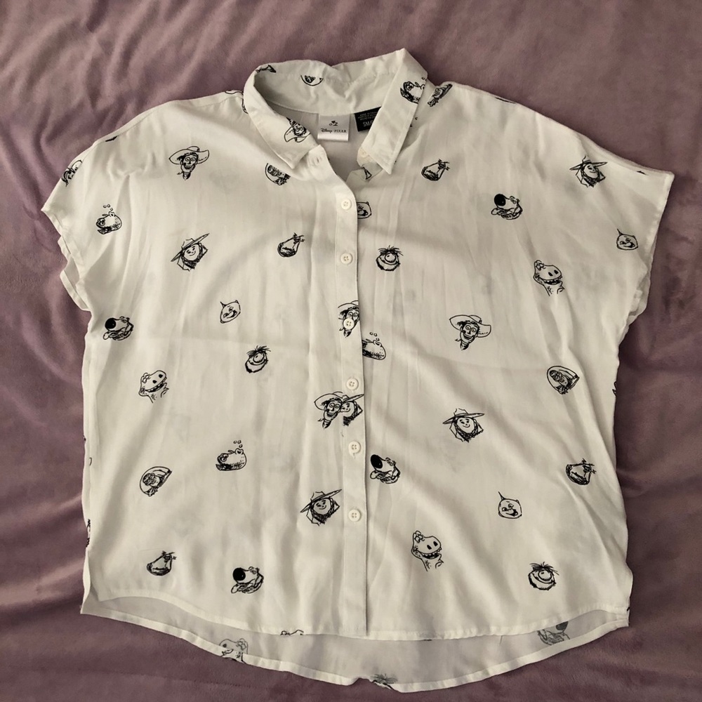 ✨Disney button up shirt